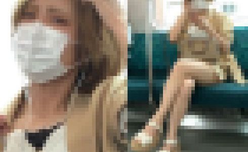 脚を組み替えてエッチなフトモモを魅せてくれるモデル風美女