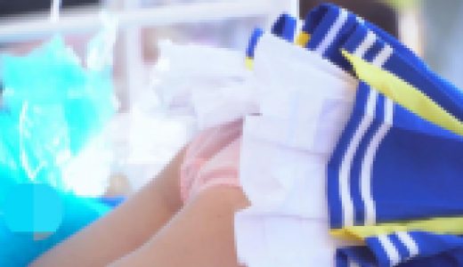 【高画質版】コミックマーケット コスプレ 巨乳美人レイヤーさんの衝撃パンチラ ★強風めくれ＆座り対面＆バック★ ビキニ スク水