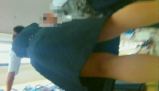 ショップ店員パンチラ逆さ撮りショッピングセンター【動画】ヤバッち 002