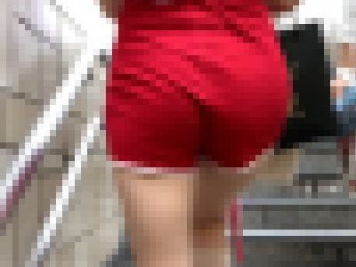 【長身モデルエロ尻！】真っ赤なショートパンツのエロいお尻！このデカいエロ尻の割れ目にぶち込む！【528】