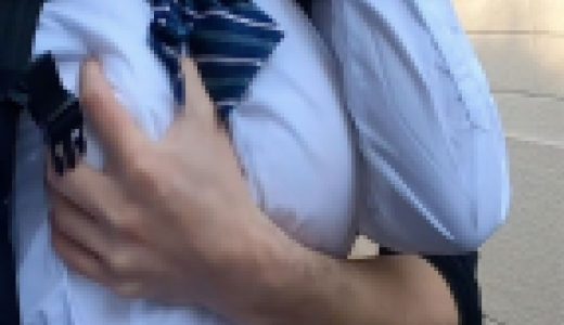 【痴漢#12続き】ブラウスがはち切れそうな巨乳JKのおっぱい鷲掴み