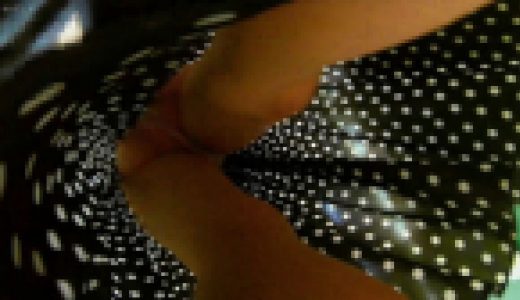 ロングスカートの中を逆さ撮りパンツ食い込みまくりでフル勃起！水玉模様【動画】ヤバッち 011と015セット販売