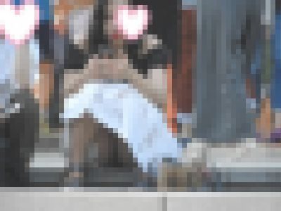 お座りお姉さん発見！！（ＦＨＤ）大変です！！パンツが見えてますよ５０