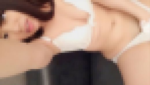 【自画撮りオナニー】個人撮影?推定18歳?ジュエリー販売美人ちゃん♪美しいきらびやか♪Hオナ?