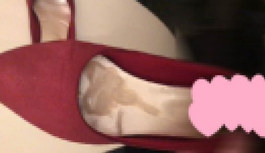 靴ぶっかけ　ギャルちゃんの赤いパンプス