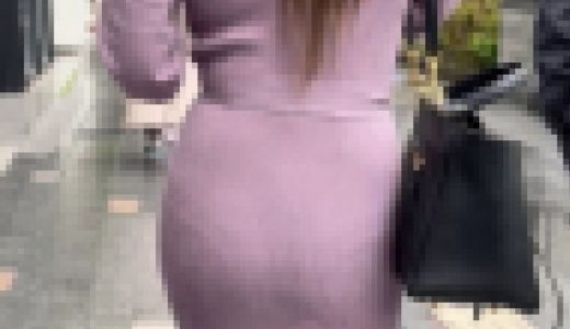 驚愕！レースのショーツが透けている薄紫のリブニットワンピの銀座OLさん