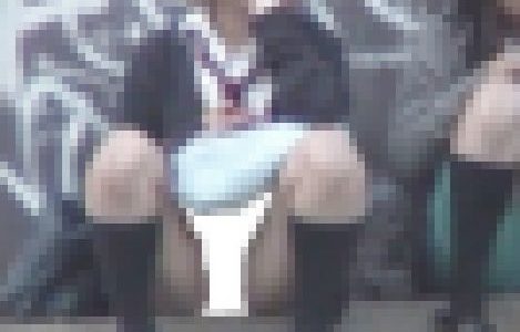 J○ 大股開き 股間 超接写撮影