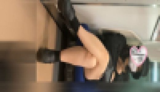 カメラ目線のギャルの太ももがスケベすぎる