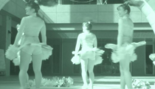 きゃめる３２　魅惑の世界へようこそ！ ハミ出さないように大変です！