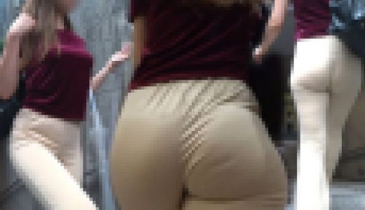 【高画質】《2衣装》これぞ神パンツ！揺れる巨尻を演出する超極薄生地のピンク＆ベージュフレア！尻肉がムニュンムニュンです♪