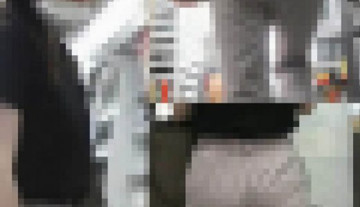 美味しいそうなお尻を揺らしてパン線浮き出す娘さん