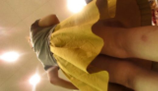 スカートの中撮らせてもらいました。（奥さんのお尻のアップ頂きました編）