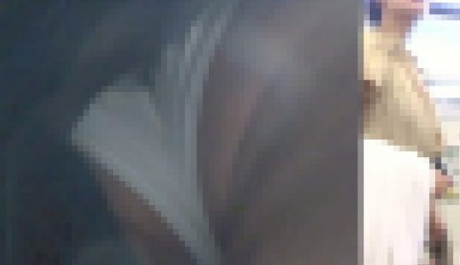 [★新作][★顔出し]パンチラ盗撮 女子大生 白パンツをキュロットの隙間から強引撮影