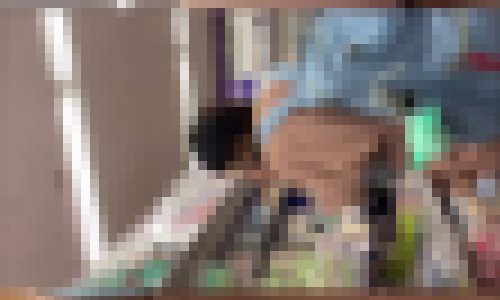 【おっぱい痴漢】稀に見る何をやっても許してくれそうなホンワカ可愛いコの腕掴んで巨乳を揉みまくりww