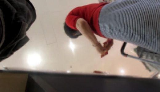 Upskirts(43）熟女さんのアポなし撮影