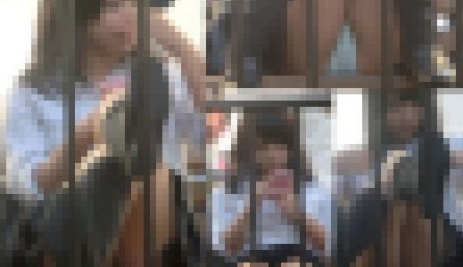 お顔もパンツもくっきりマ○スジも！無防備J○のパンツ越しにぷっくりと浮かび上がる秘部をたっぷり盗撮?