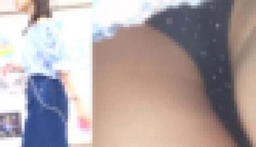 [★新作][★顔出し]パンチラ盗撮 女子大生 黒地に白の水玉パンツに接近