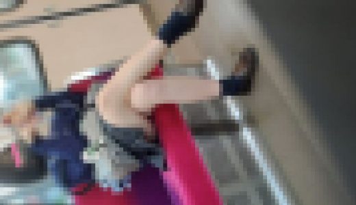 広◯すず似の対面脚組み挑発