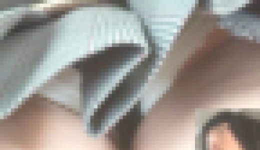 [★顔出し]パンチラ盗撮 制服女子 白パンツが重ね履きから大幅にハミ出し