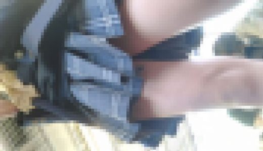 無防備に近づく太もも