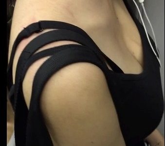 巨乳女子大生～胸チラ谷間