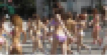 街中水着ゲリラライブ