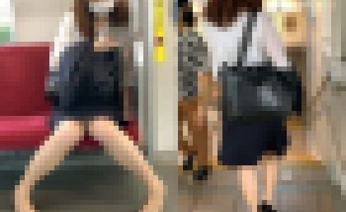 股間をガードする内股姿が可愛い美人OLさん