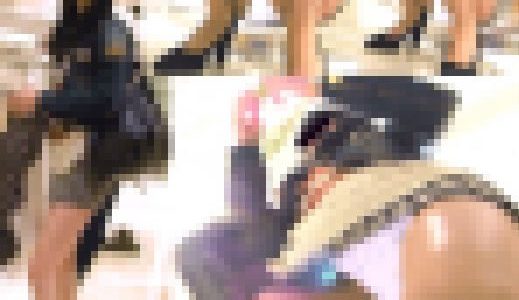 超ミニスカぴちぴち美女の食い込みP丸見え盗撮動画