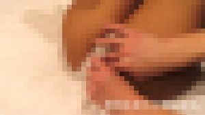 おじさんがスレンダーな素人女子と少しだけ手マン遊びをさせてもらいました。4K動画