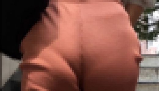 【2名・その仕草が更にエロさを増す着衣尻に】