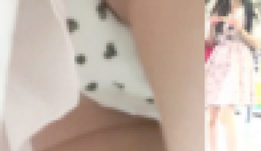 [★新作][★顔出し]パンチラ盗撮 清楚系女子大生 ハート柄白パンツを電車内で強引撮影