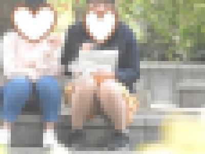 お座りお姉さん発見！！（ＦＨＤ）大変です！！パンツが見えてますよ１１１