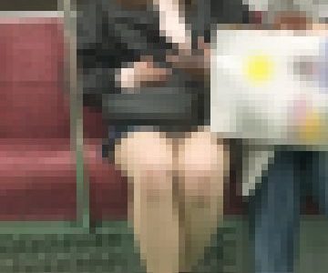 母と一緒に撮影を警戒するデニミニ女子大生（其の二）
