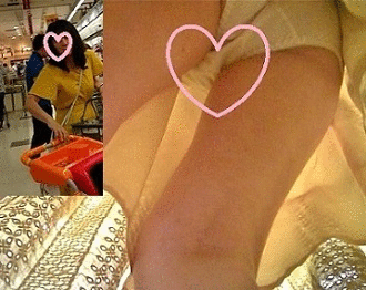 買い物中の若ママ（生）パンチラ15,22