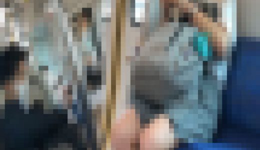 ｶﾒﾗ目線　盗撮慣れしているJK　目が合ってスカートを直す　同業者も正面で盗撮している