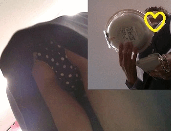 レジ待ちパンチラ　12　（OLさん）