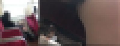 電車内で居眠り中の娘を...