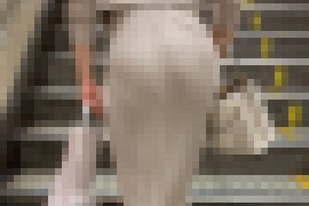 【デカ尻のお遊び】ニットワンピスカートが変態でエロい！色気とパンティーラインがド変態肉尻エロ尻で良い女！【706】