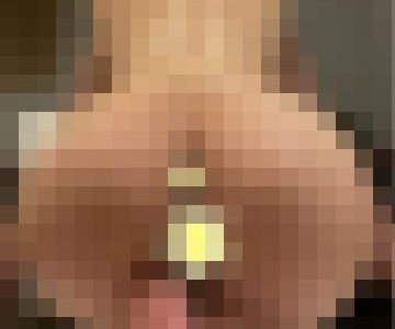 独特な足の組み方をするスレンダーナイスバディ巨尻OL26歳