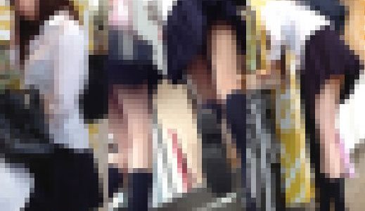 超ミニスカ学生２人の魅惑の生太もも生パンチラ隠し撮り★