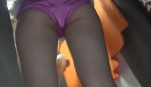 試着室生着替え盗撮09 足細ケツムチえくぼかわいいピンクパンツ