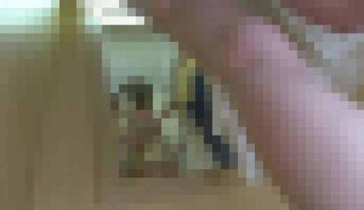 盗撮20　スレンダーお姉さんの激赤食い込みTバック