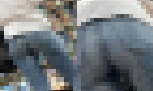 突き出るデニム尻 最強のぴちぴちデニム超接写【街中風景008】