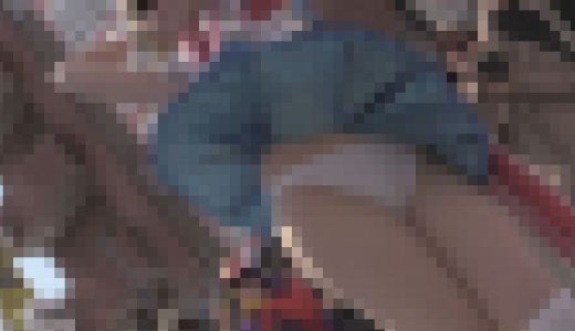 Ultra高画質動画 ほとんど公然ワイセツ！街中で生パンツやおっぱいを撮らせまくる自称コスプレイヤーの変態露出狂女達NO-2