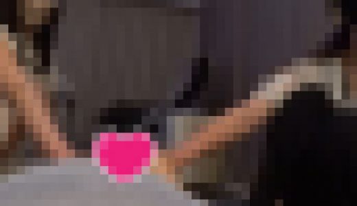 二人の現役女子大生が汚いおじさんのちんちんを４５４５玉をモミモミ発射まで手コキしちゃいます