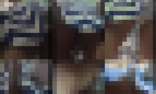 見上げるとパンチラ　～OL編：花柄パンティーが見え隠れ～　S_S-2