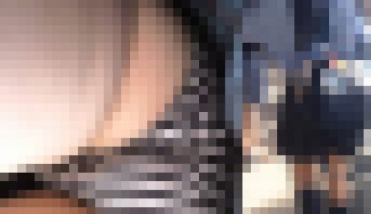 【逆さパンチラ?】制服J〇のバックパンチラ