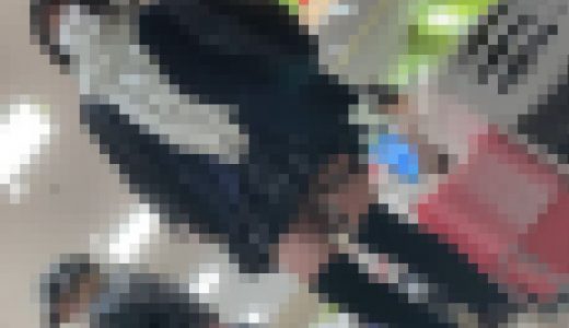◎ローアングル＃12　ミニスカで買い物中のJKが白パンツでパンチラしまくり