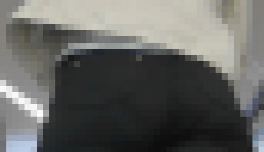 スレンダー女子の黒スキニー