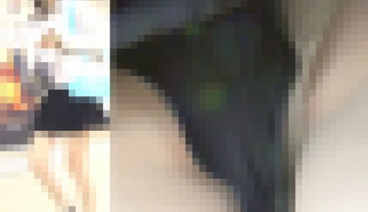 パンチラ盗撮 激カワ女子大生 重ね履きからハミ出た白パンツ(再販品)